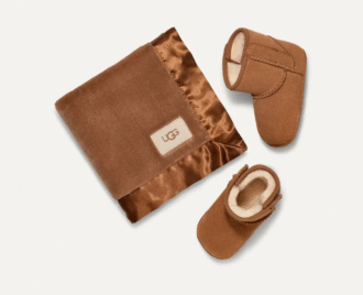 Baby Classic und Kuscheltier